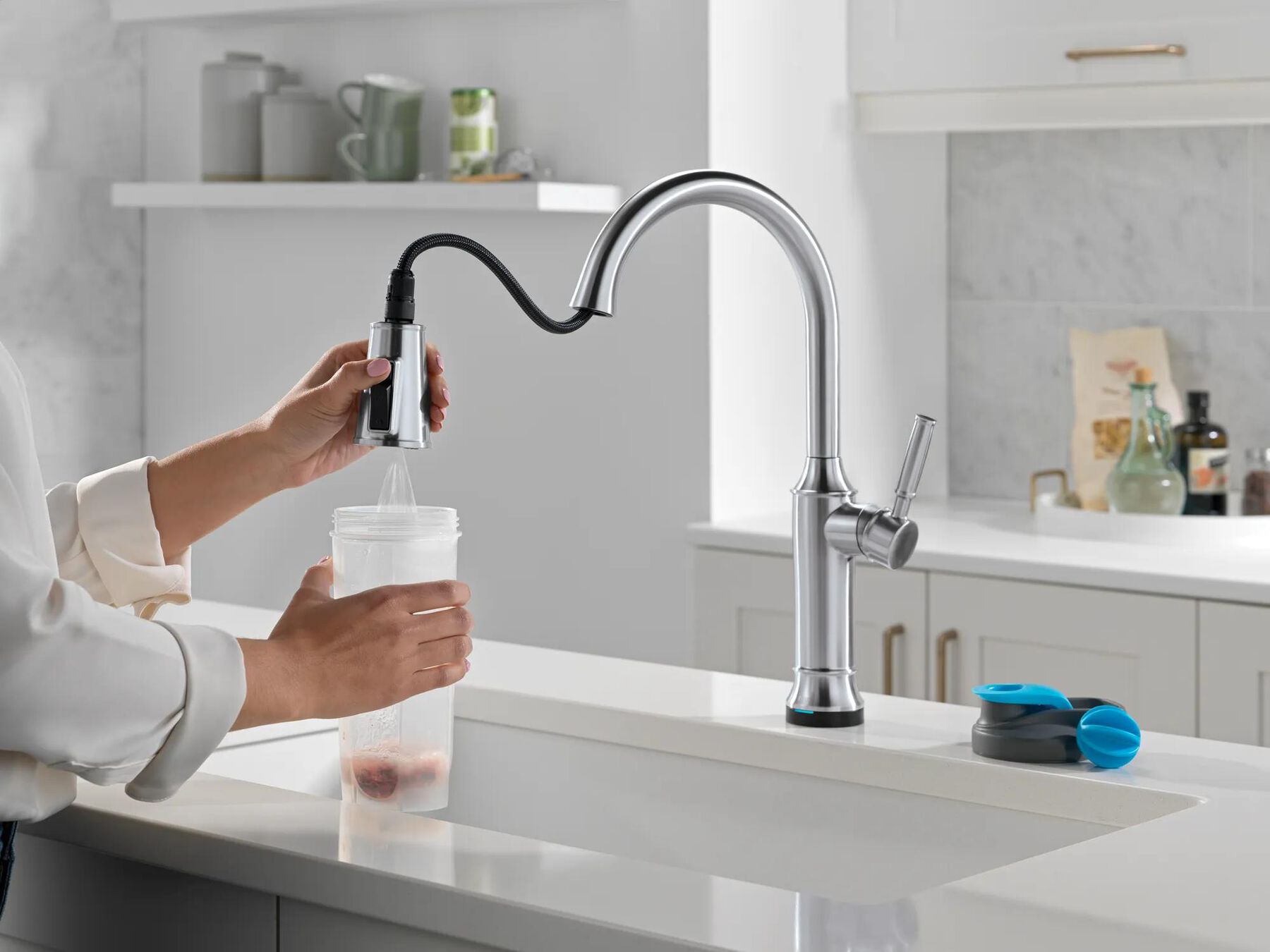 Touch<sub>2</sub>O&reg; Technology Kitchen Faucet with Touchless Technology