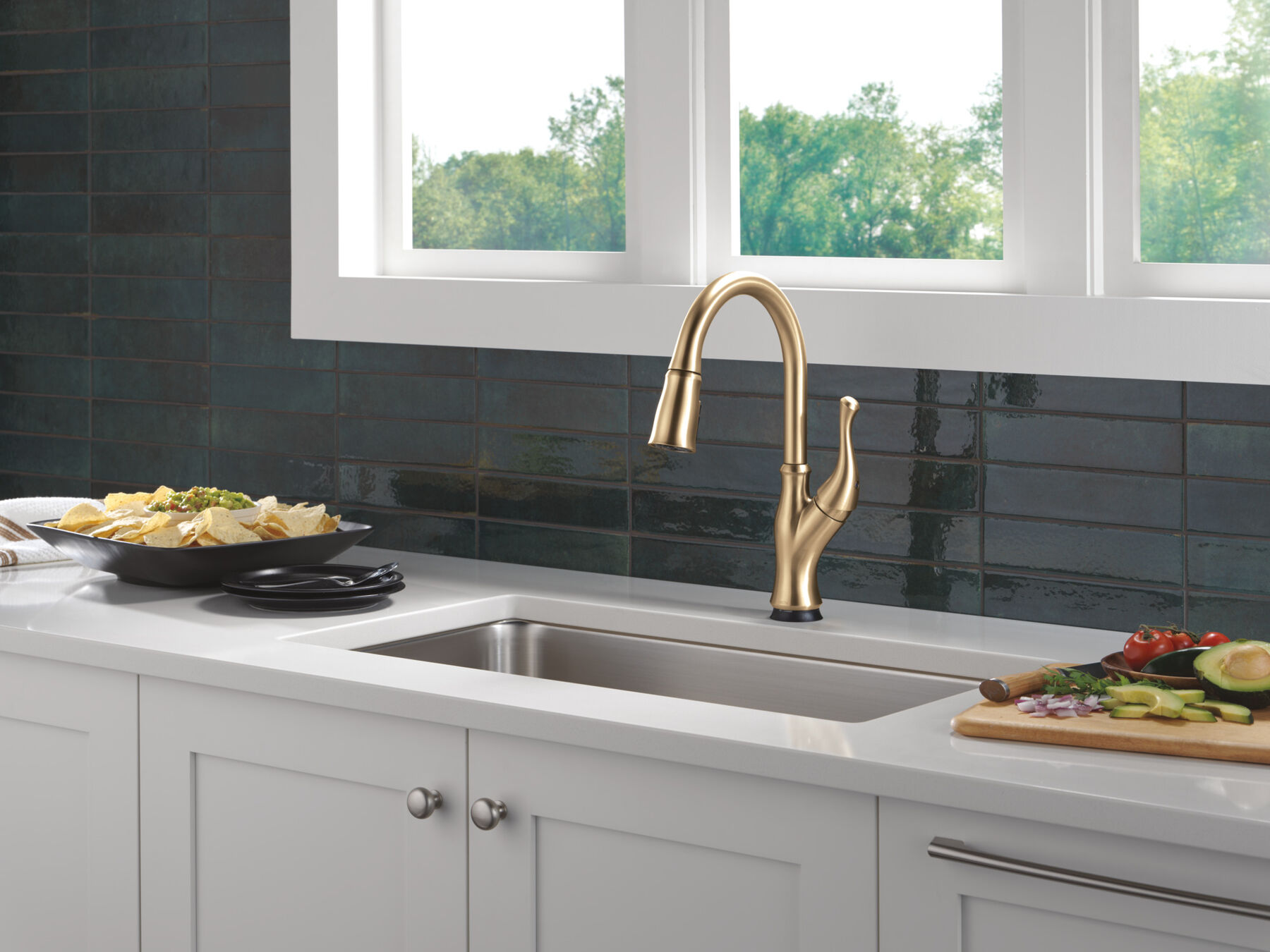 Touch<sub>2</sub>O&reg; Technology Kitchen Faucet with Touchless Technology