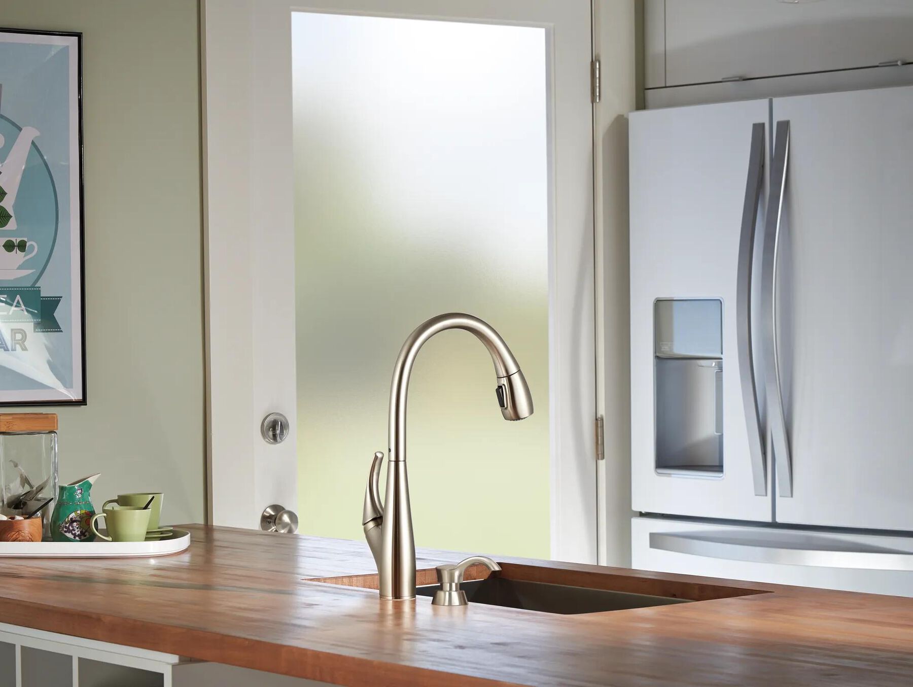 Single Handle Pull-Down Kitchen Faucet
