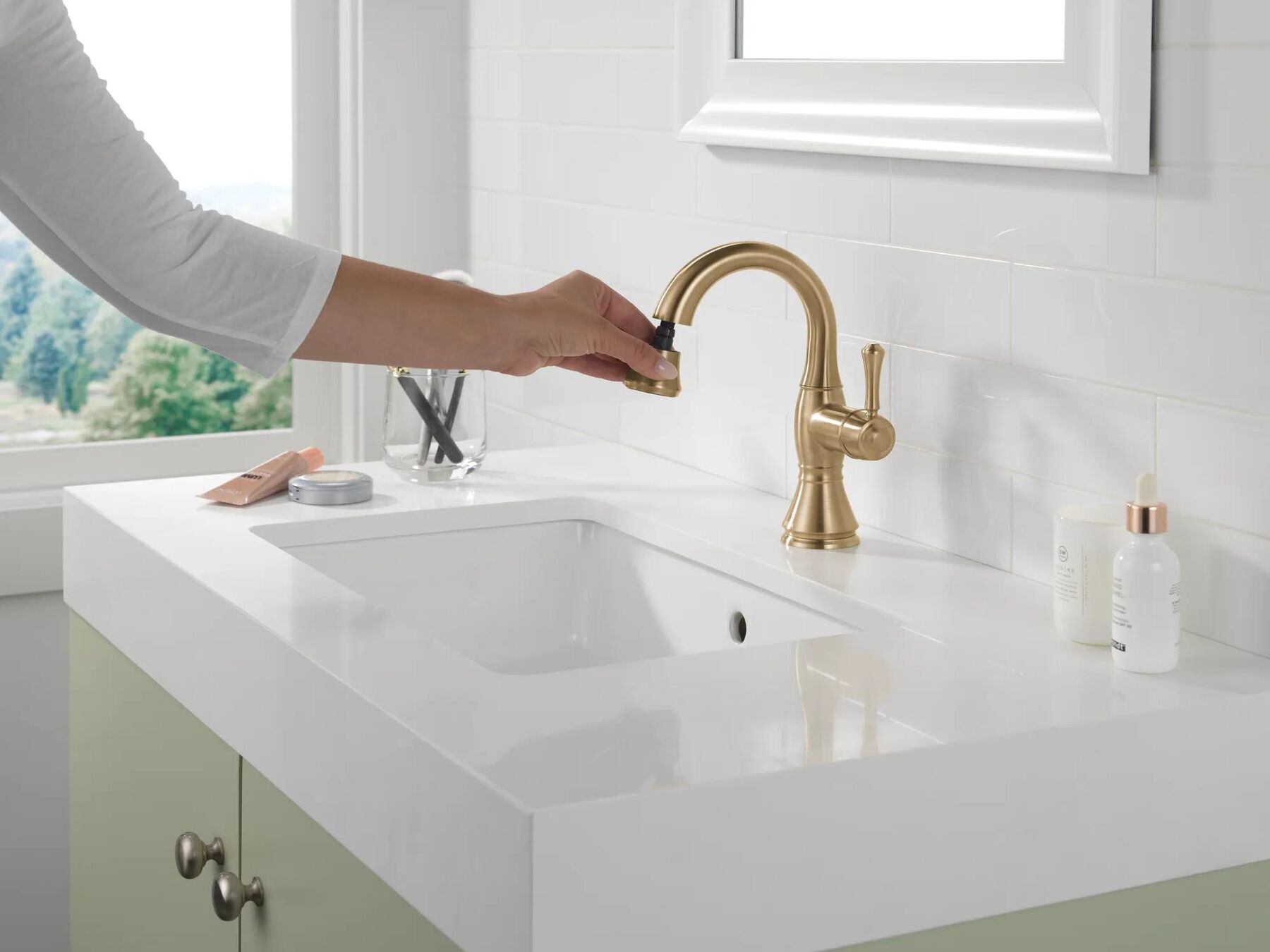 Single Handle Pull Down Bathroom Faucet