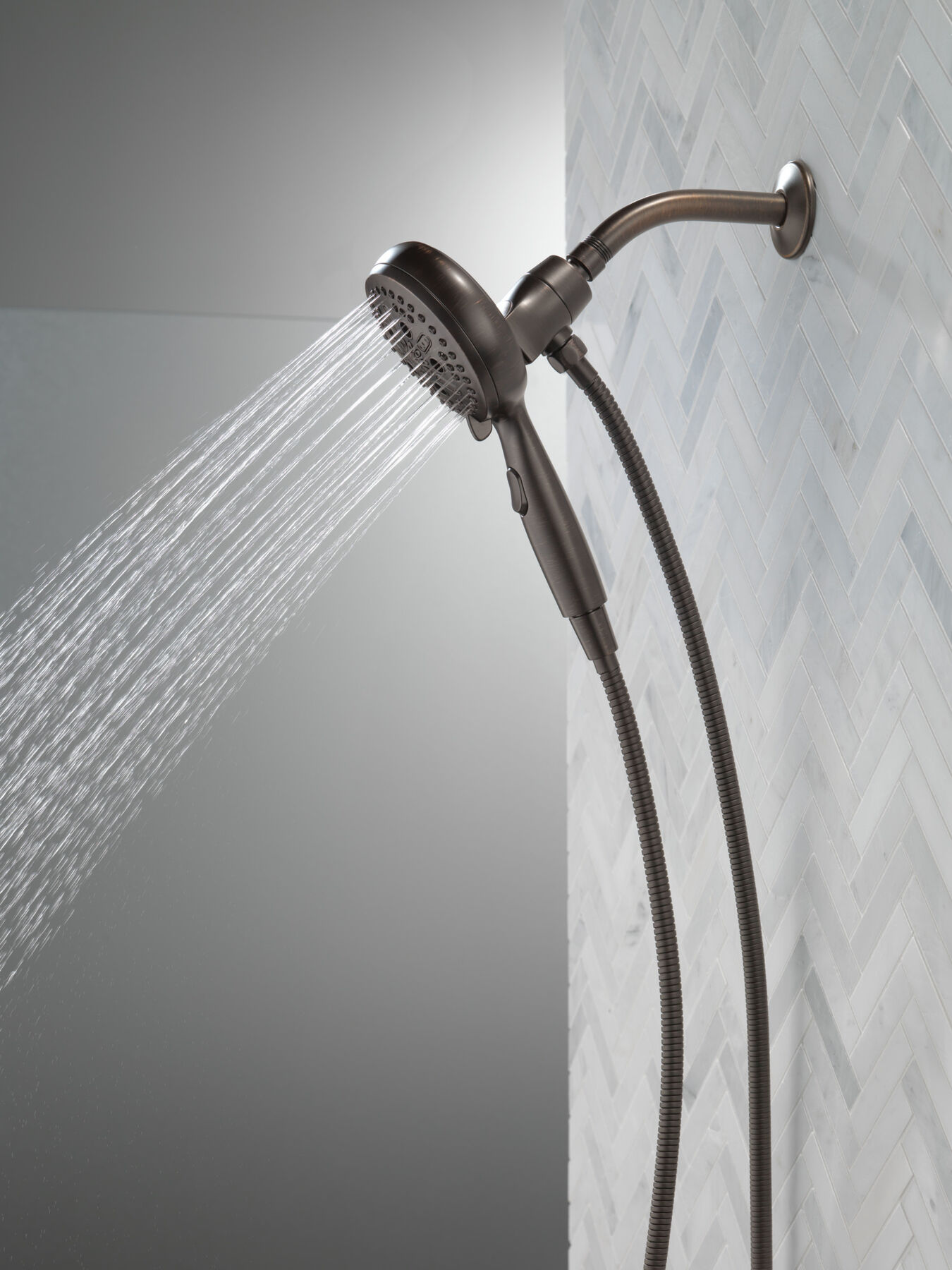 7-Setting SureDock&reg; Magnetic Hand Shower