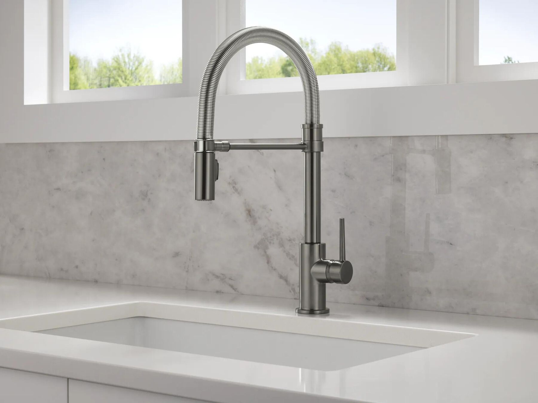 Single-Handle Pull-Down Spring Kitchen Faucet