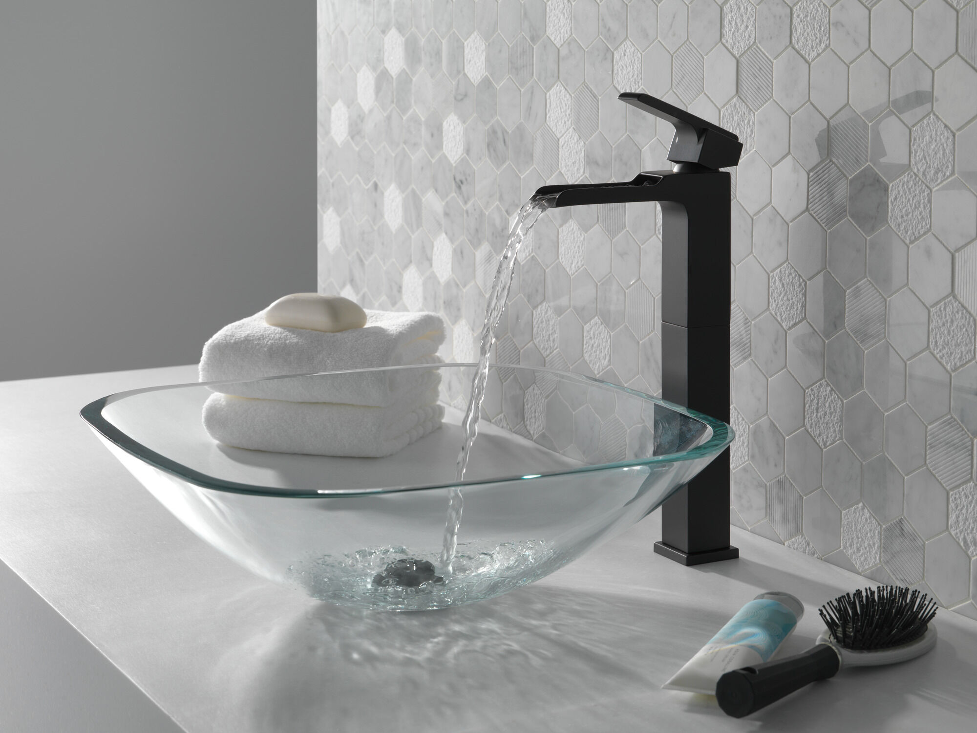 Single Handle Vessel Channel Bathroom Faucet in Matte Black 768LF