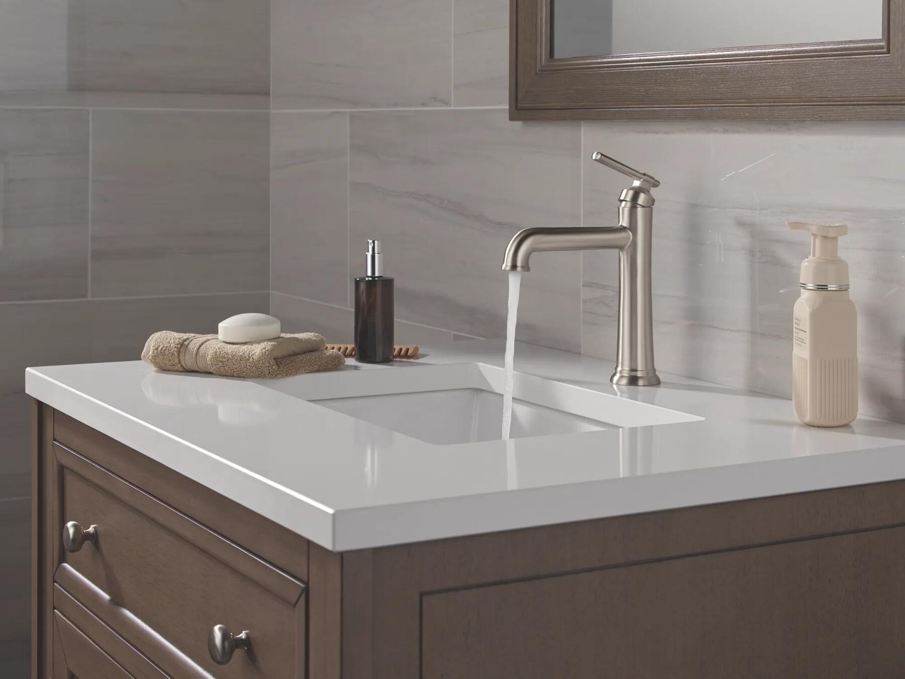 Single Handle Bathroom Faucet