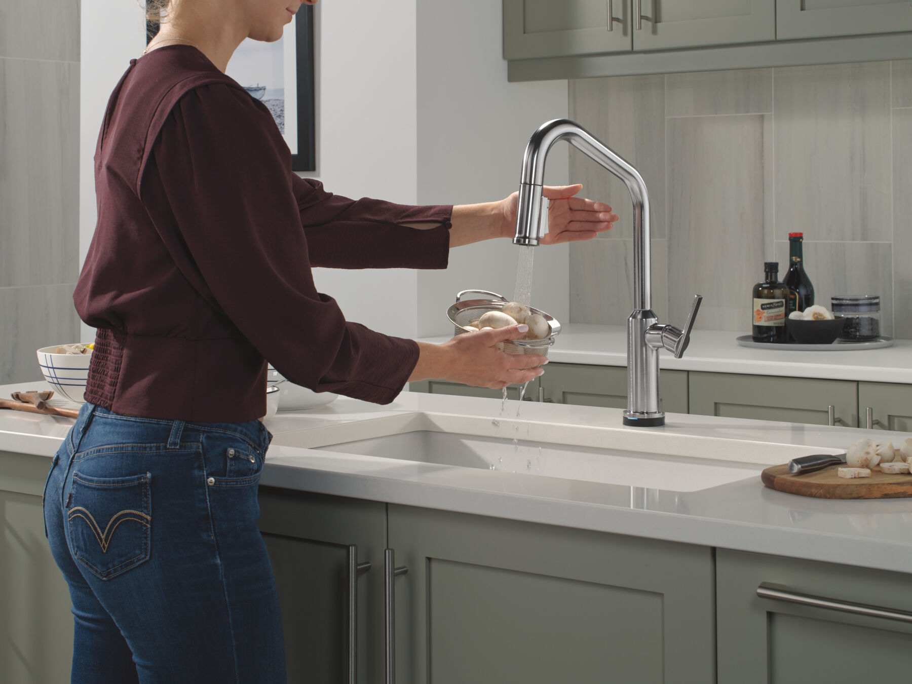 Touch2O&reg; Technology Kitchen Faucet with Touchless Technology