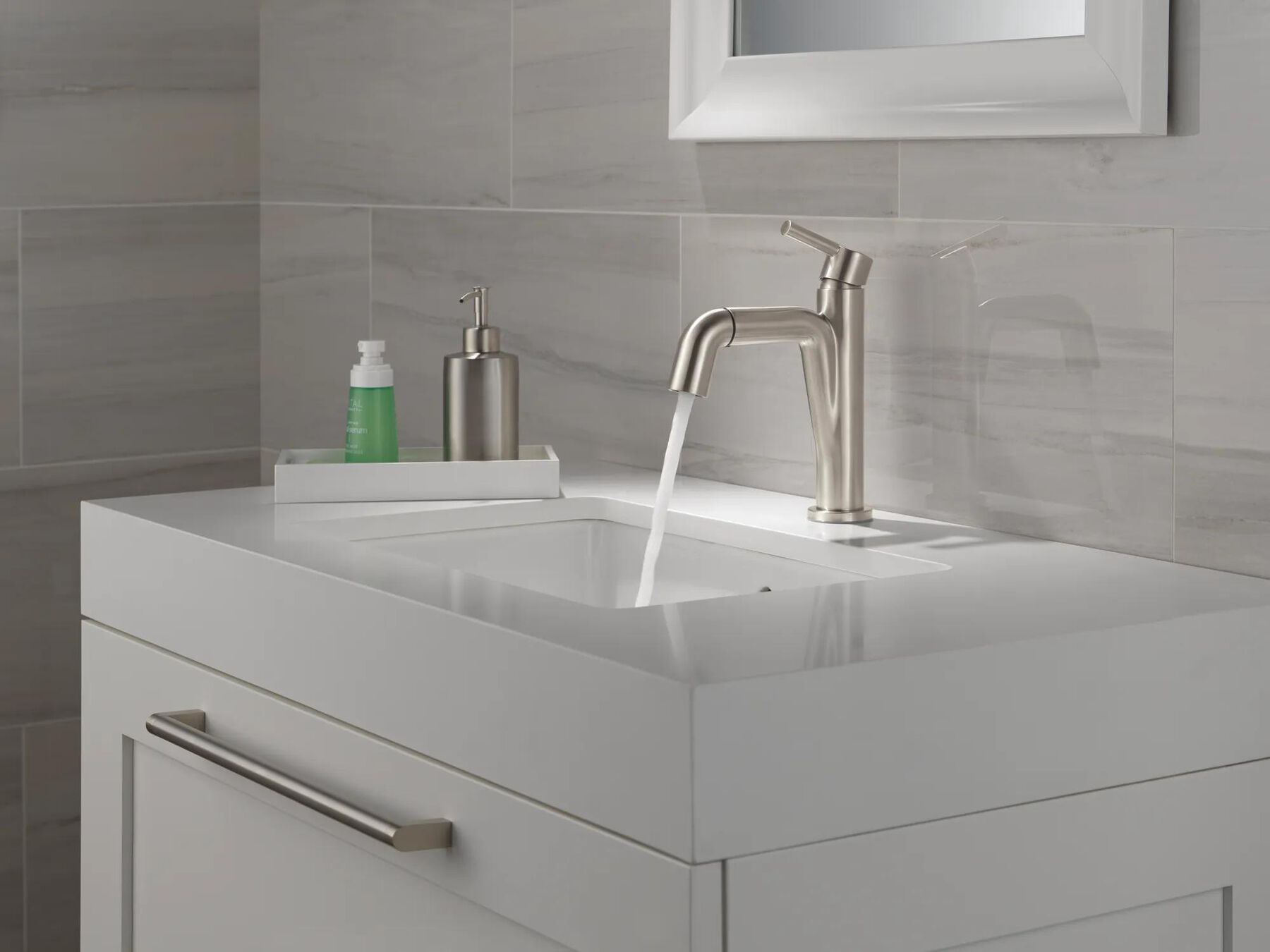 Single Handle Pull-Down Bathroom Faucet
