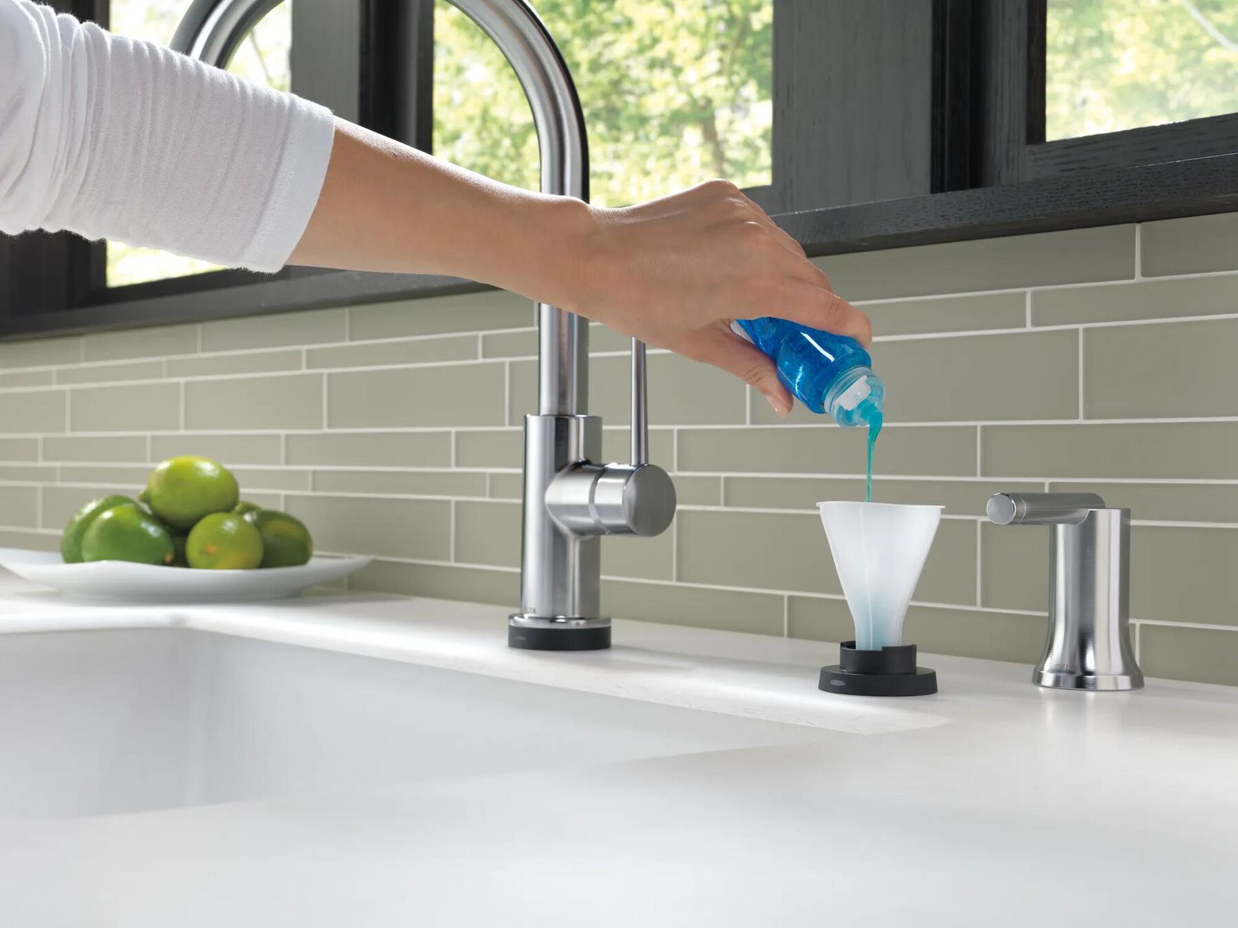 Single Handle Pull-Down Kitchen Faucet with Touch<sub>2</sub>O&reg; Technology