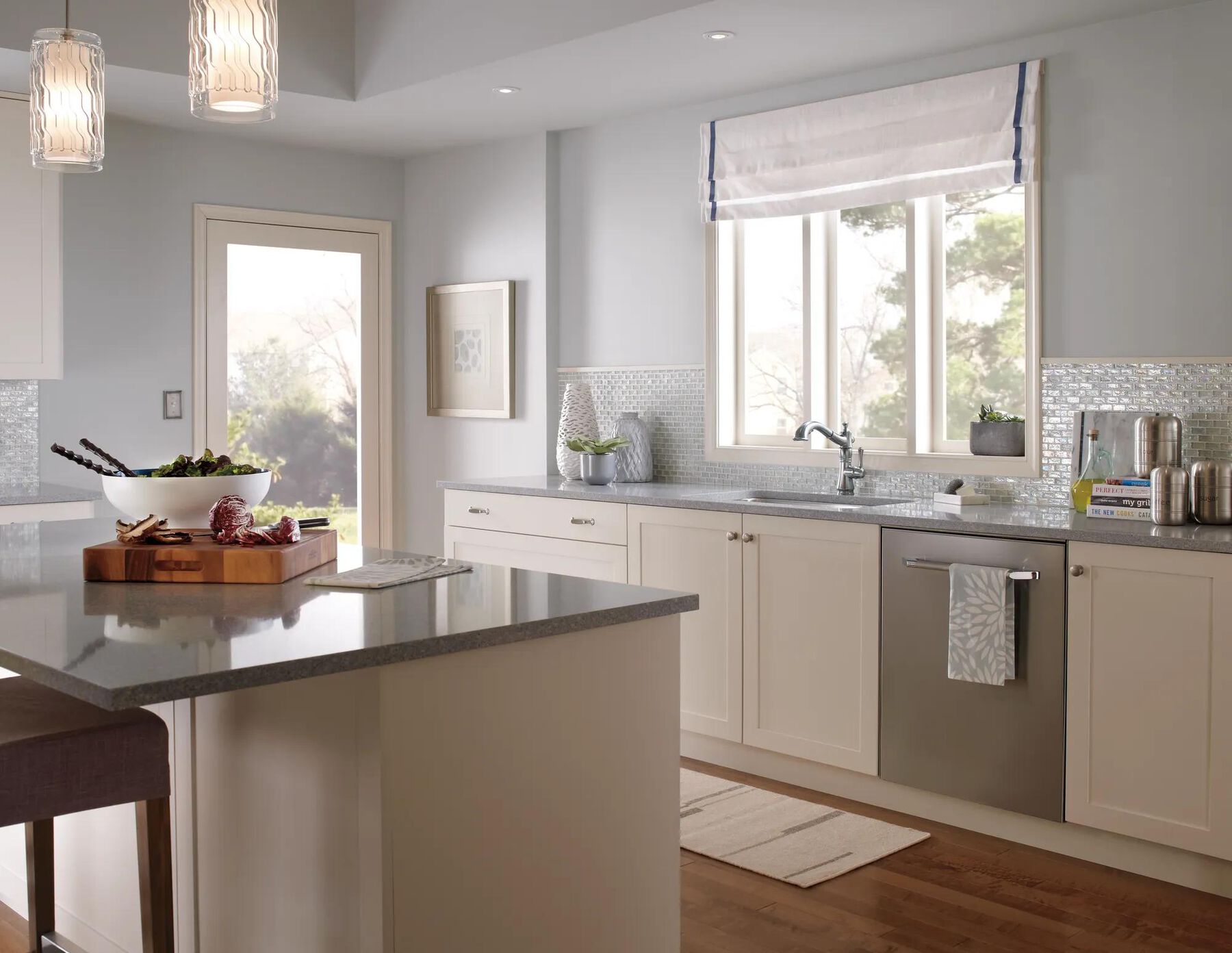Single Handle Pull-Out Kitchen Faucet