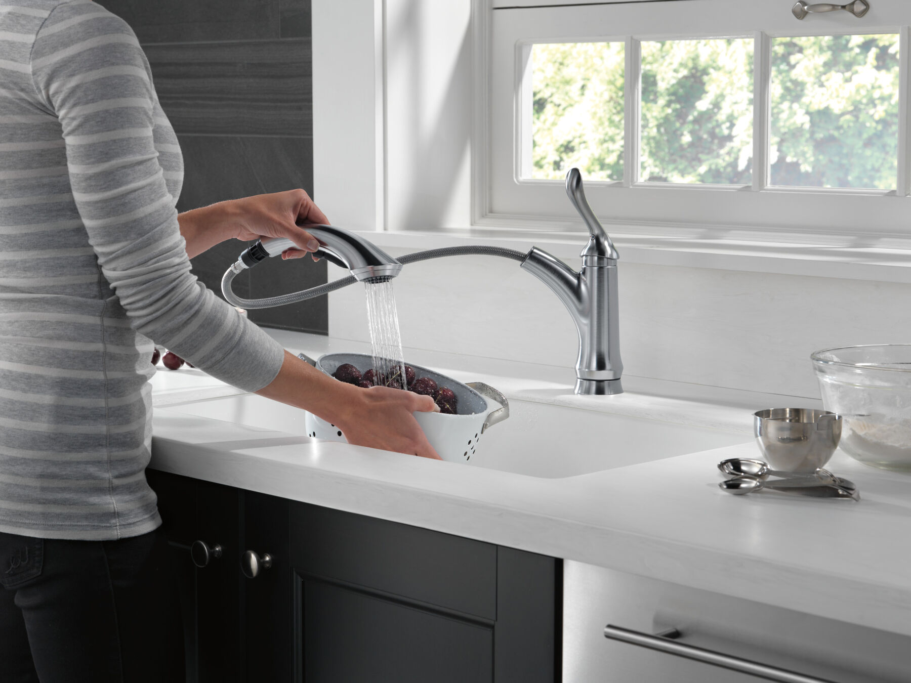 Single Handle Water Efficient Pull-Out Kitchen Faucet (Recertified)