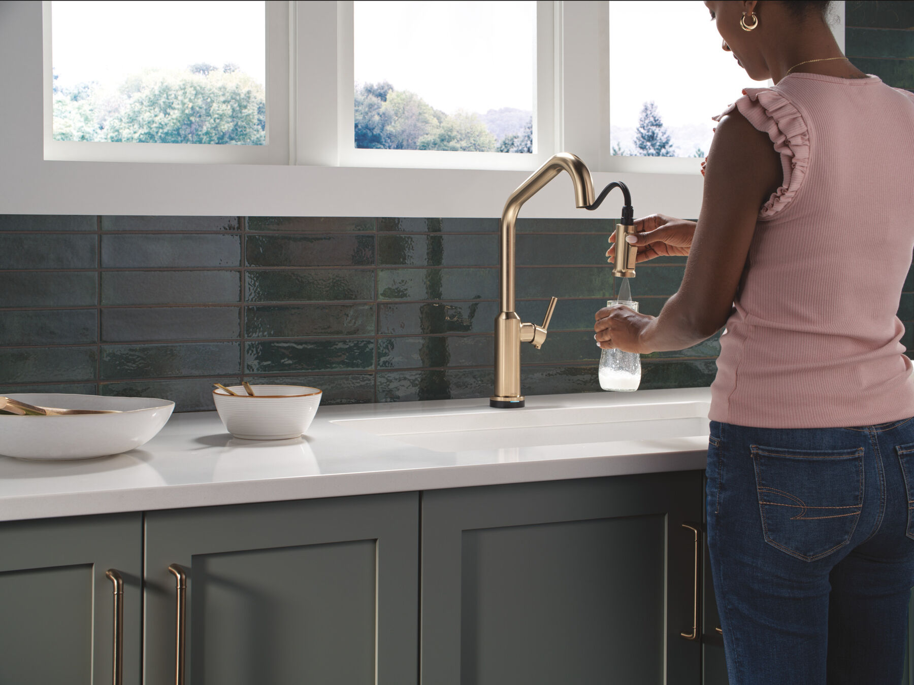 Touch2O&reg; Technology Kitchen Faucet with Touchless Technology
