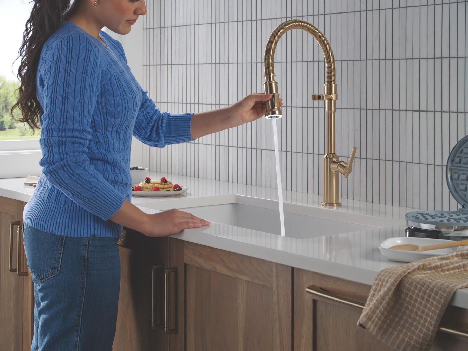 Single Handle Pull-Down Kitchen Faucet With Spring Spout