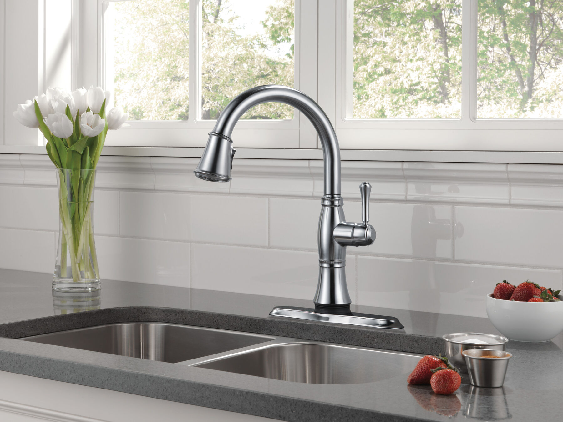 Single Handle Pull-Down Kitchen Faucet with Touch<sub>2</sub>O&reg; and ShieldSpray&reg; Technologies