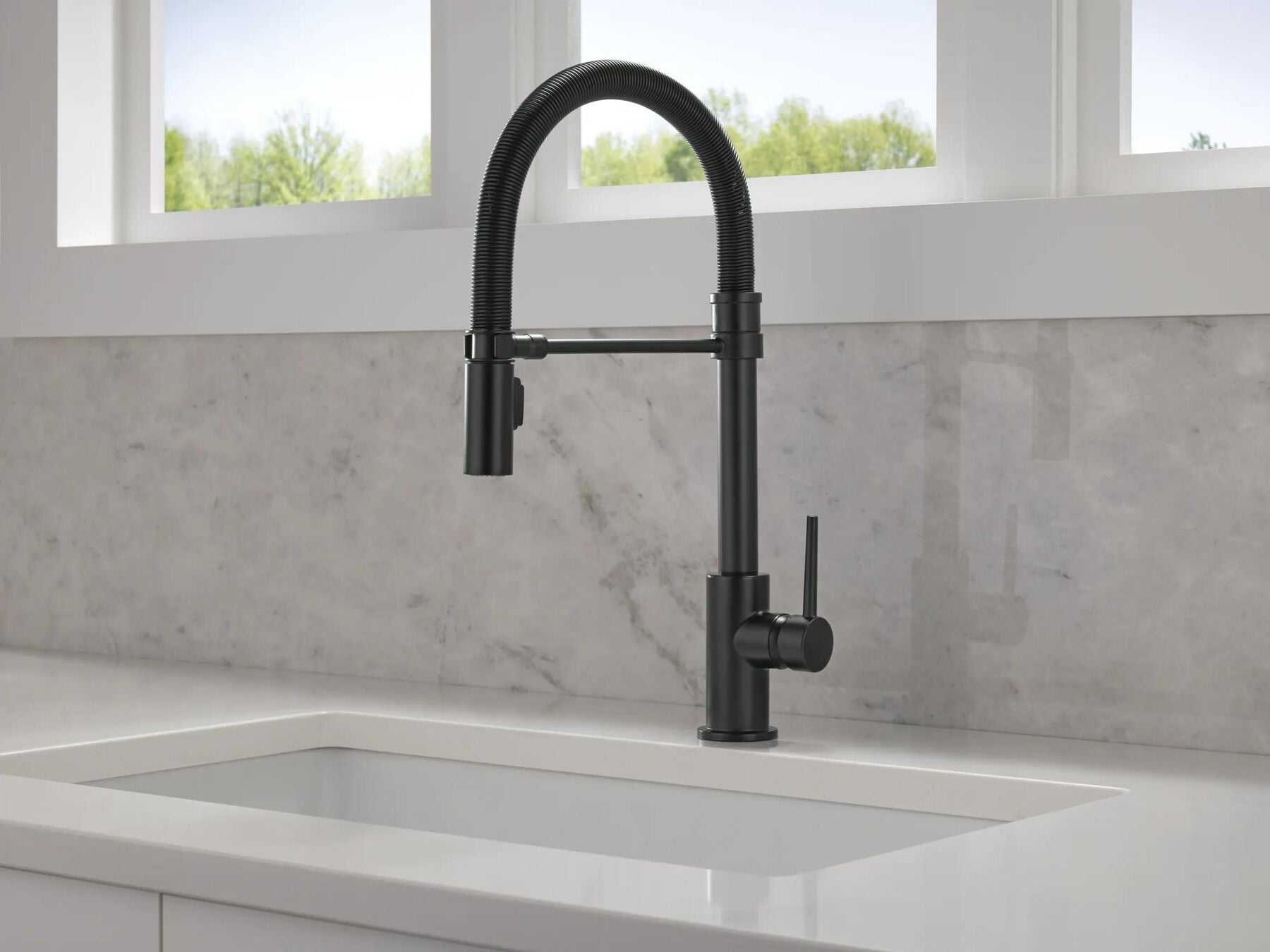 Single-Handle Pull-Down Spring Kitchen Faucet