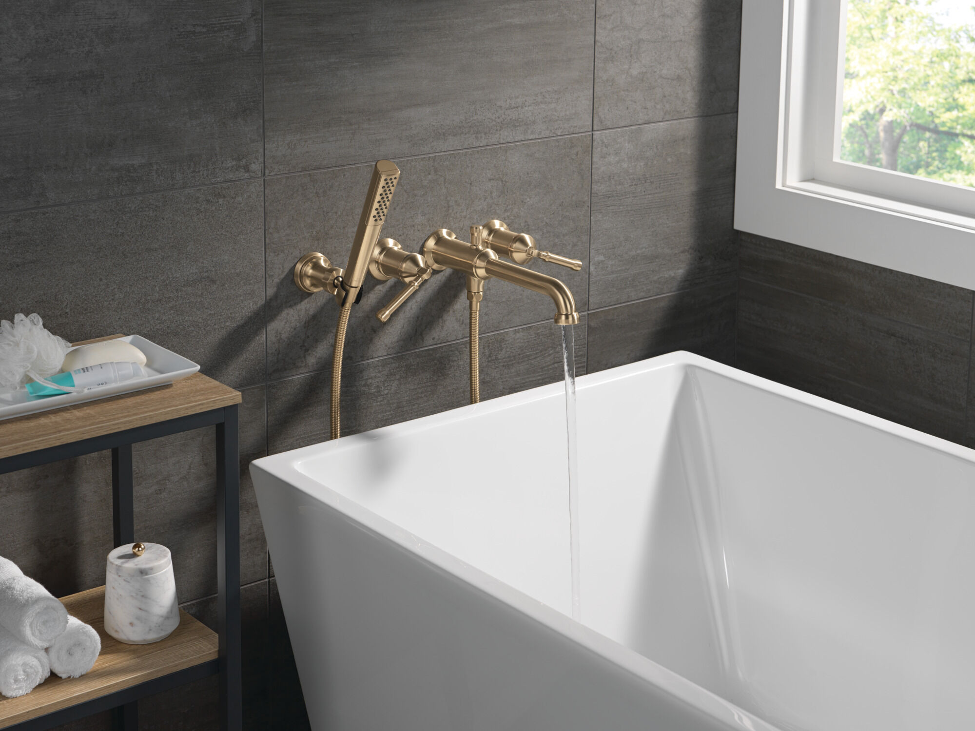 ゲルマニウム付 ウェアラブル  389ドル分 Wall Mount Tub Filler Handle Kit-Lever in Lumicoat® Champagne