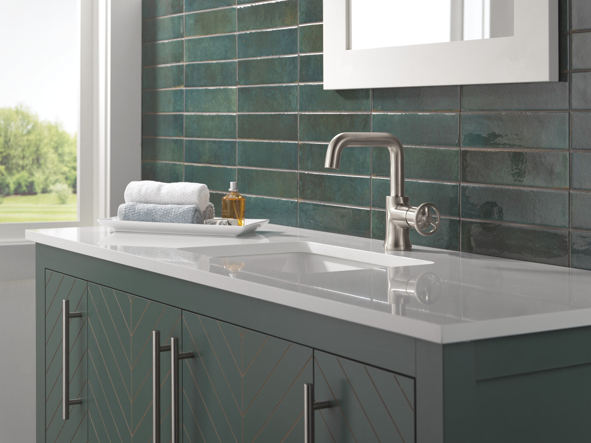 Single Handle Bathroom Faucet in Stainless 5547HAR-SS-DST | Delta