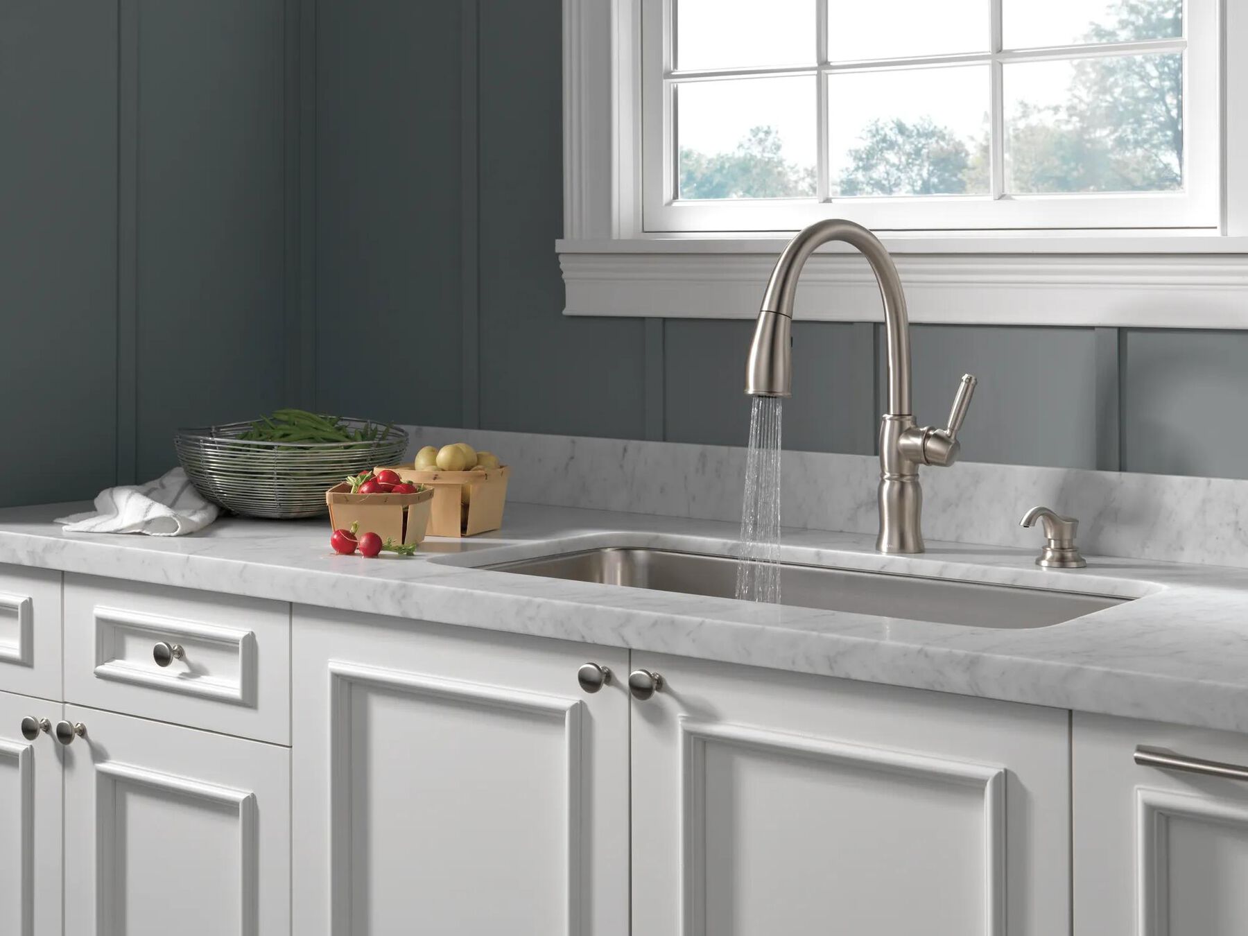Single Handle Pull-Down Kitchen Faucet