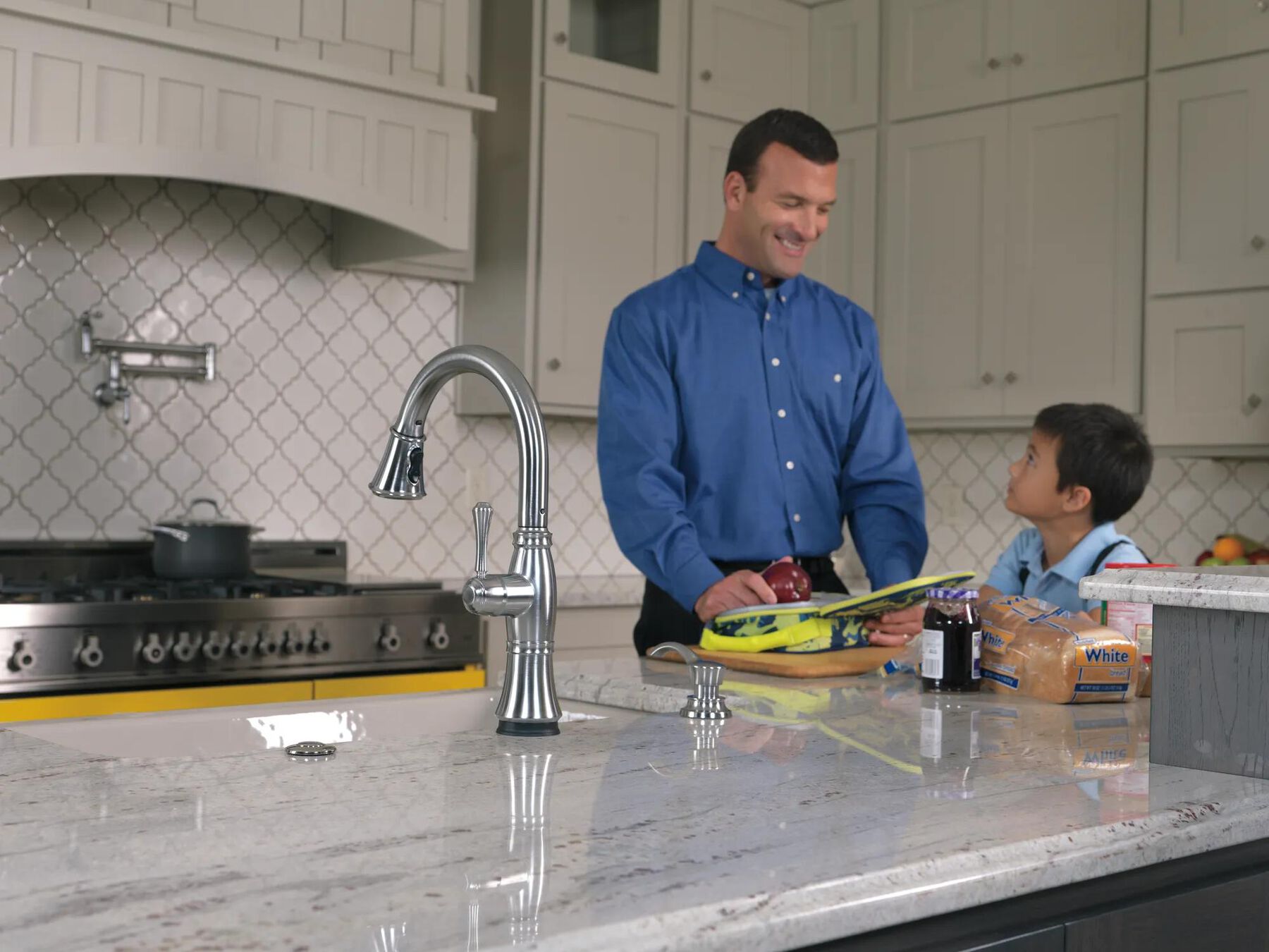 Single Handle Pull-Down Kitchen Faucet with Touch<sub>2</sub>O&reg; and ShieldSpray&reg; Technologies