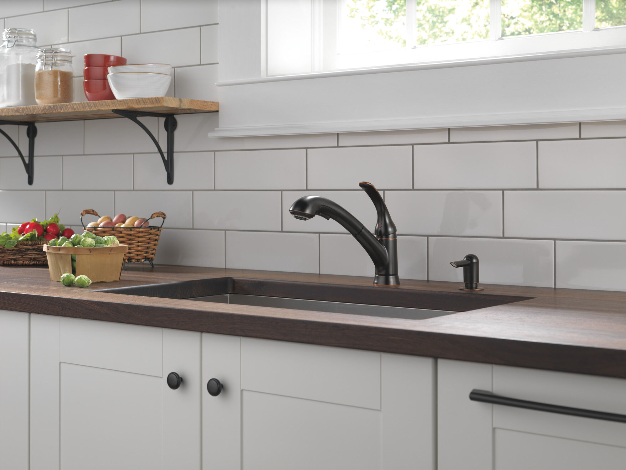 Single Handle Pull-Out Kitchen Faucet with Soap Dispenser in Oil