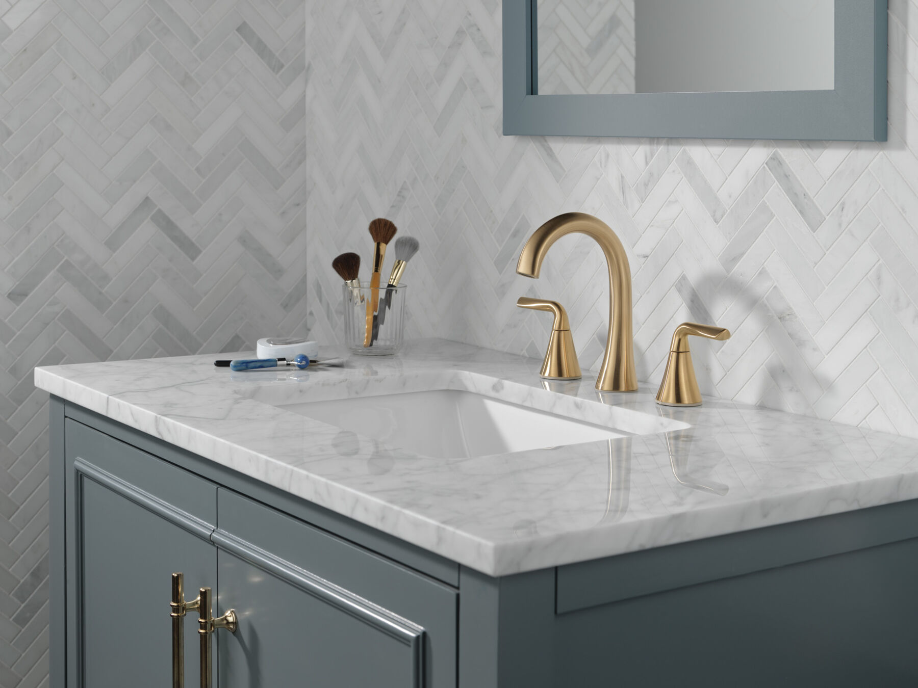 Two Handle Widespread Bathroom Faucet