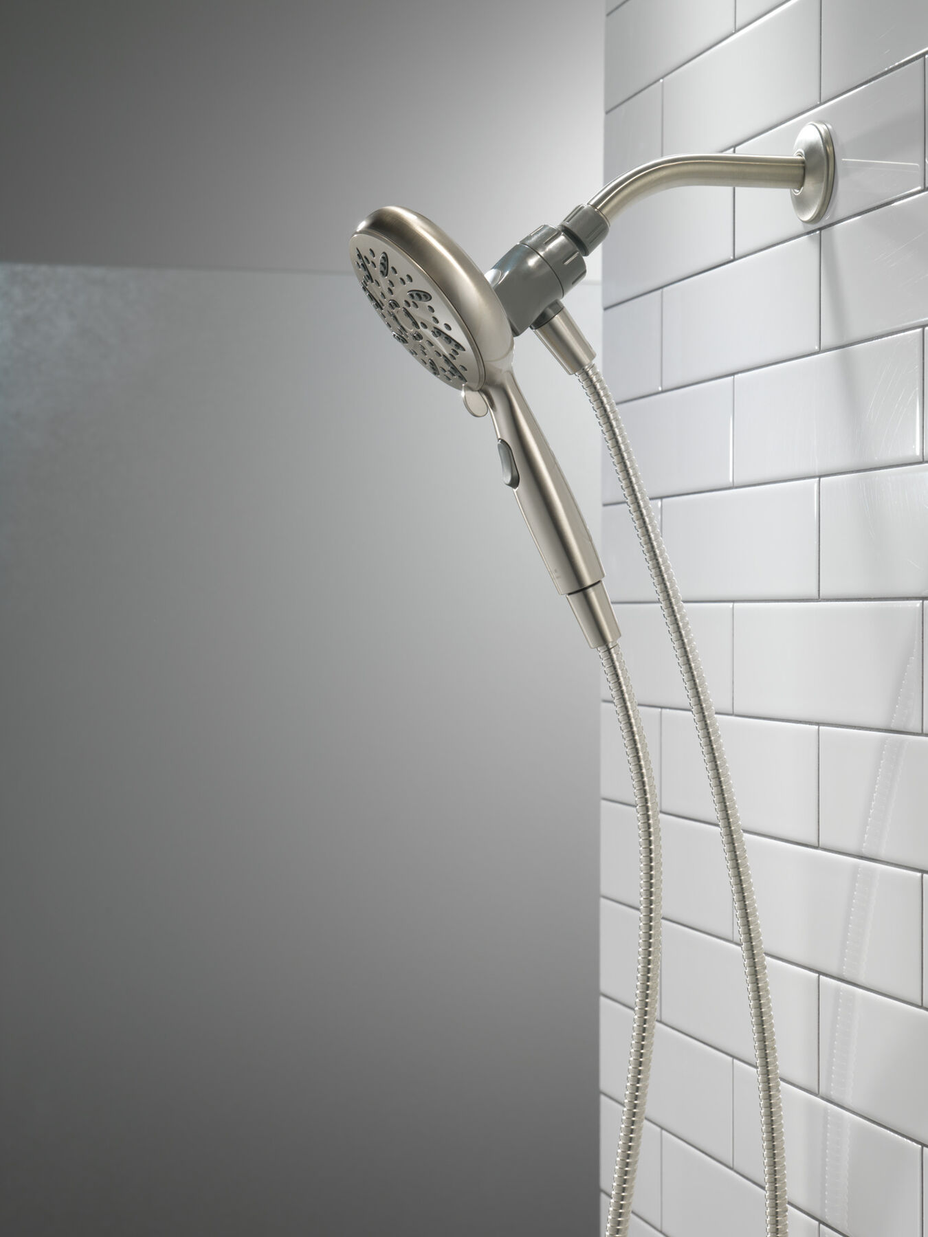 6-Setting SureDock&reg; Magnetic Hand Shower