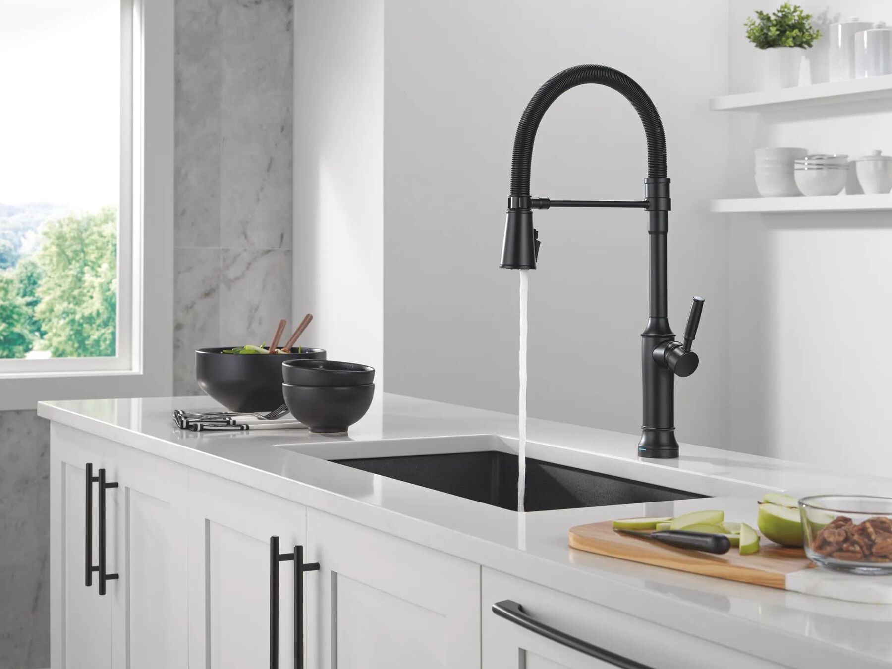Touch2O&reg; Technology Kitchen Faucet with Touchless Technology