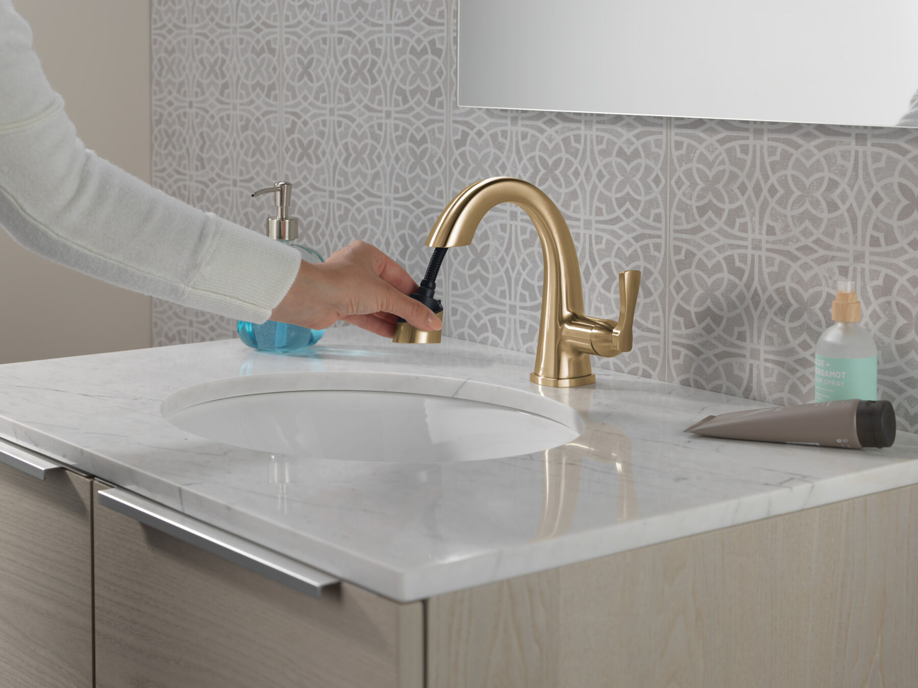 Single Handle Pull Down Bathroom Faucet