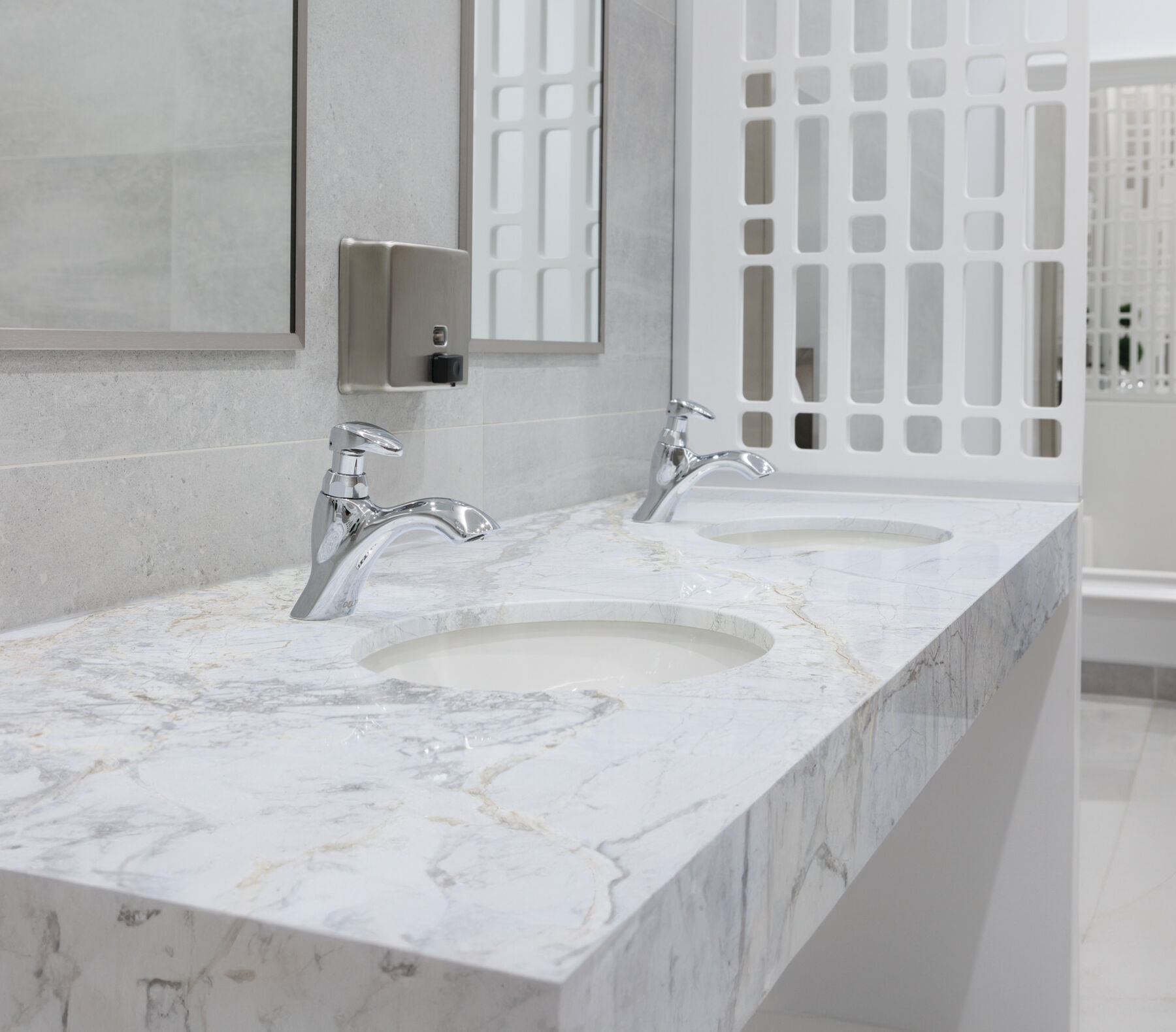 Single Hole Metering Slow-Close Bathroom Faucet