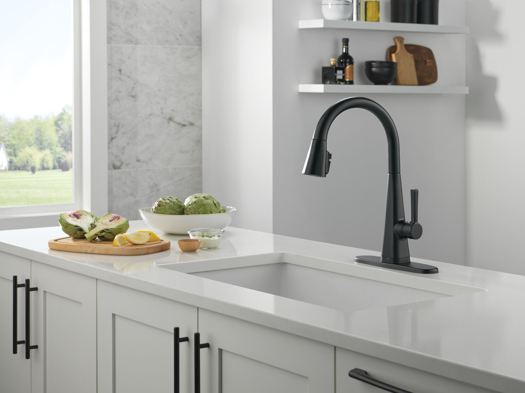 Single-Handle Pull-Down Kitchen Faucet with Touch<sub>2</sub>O&reg; Technology