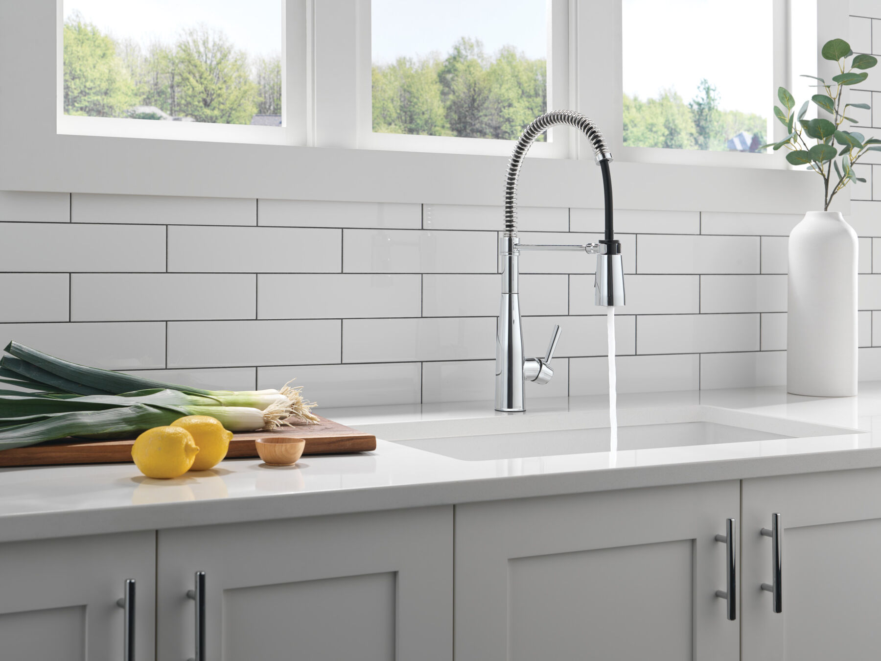 Single-Handle Pull-Down Spring Kitchen Faucet