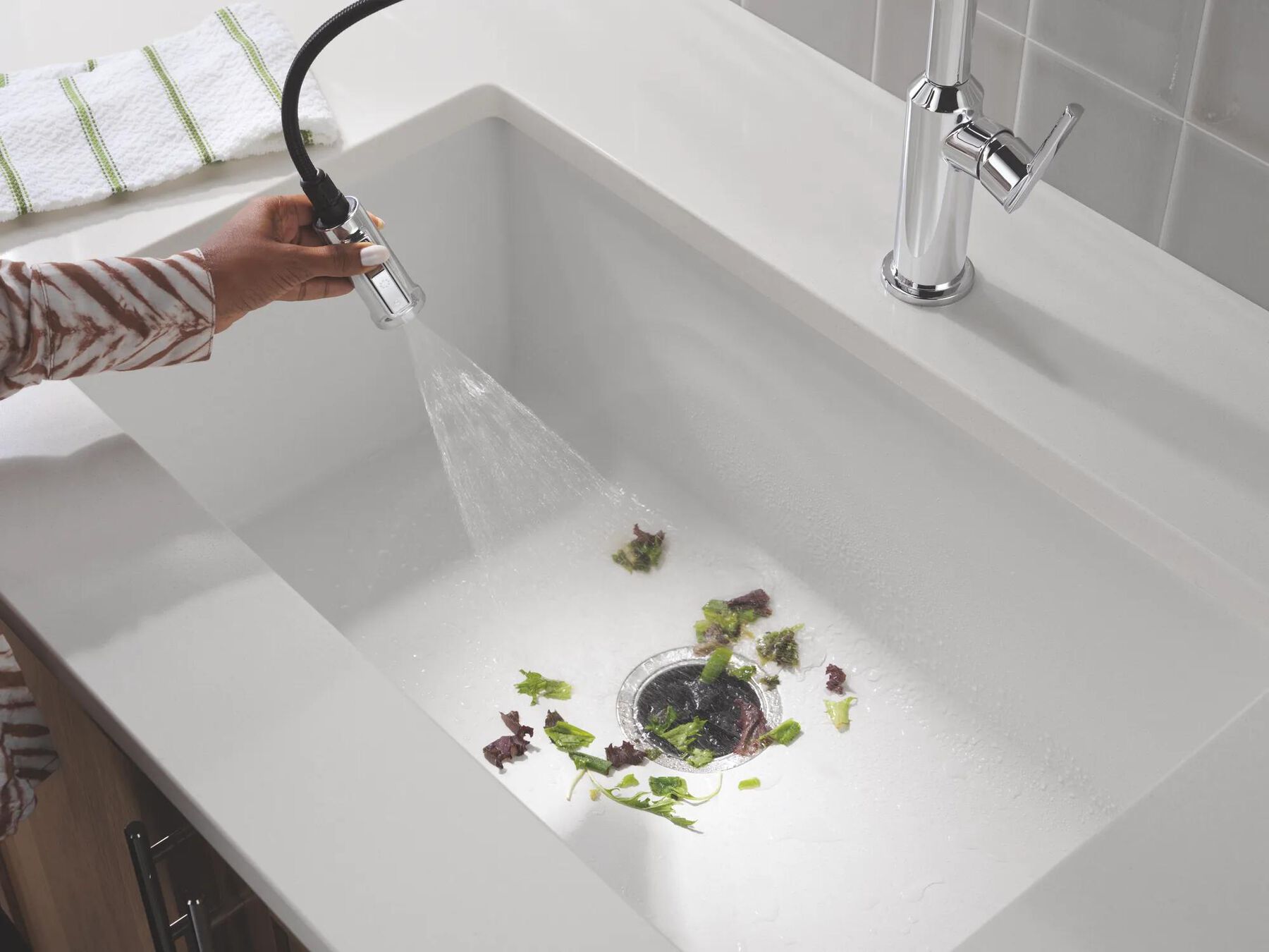 Single Handle Pull-Down Kitchen Faucet