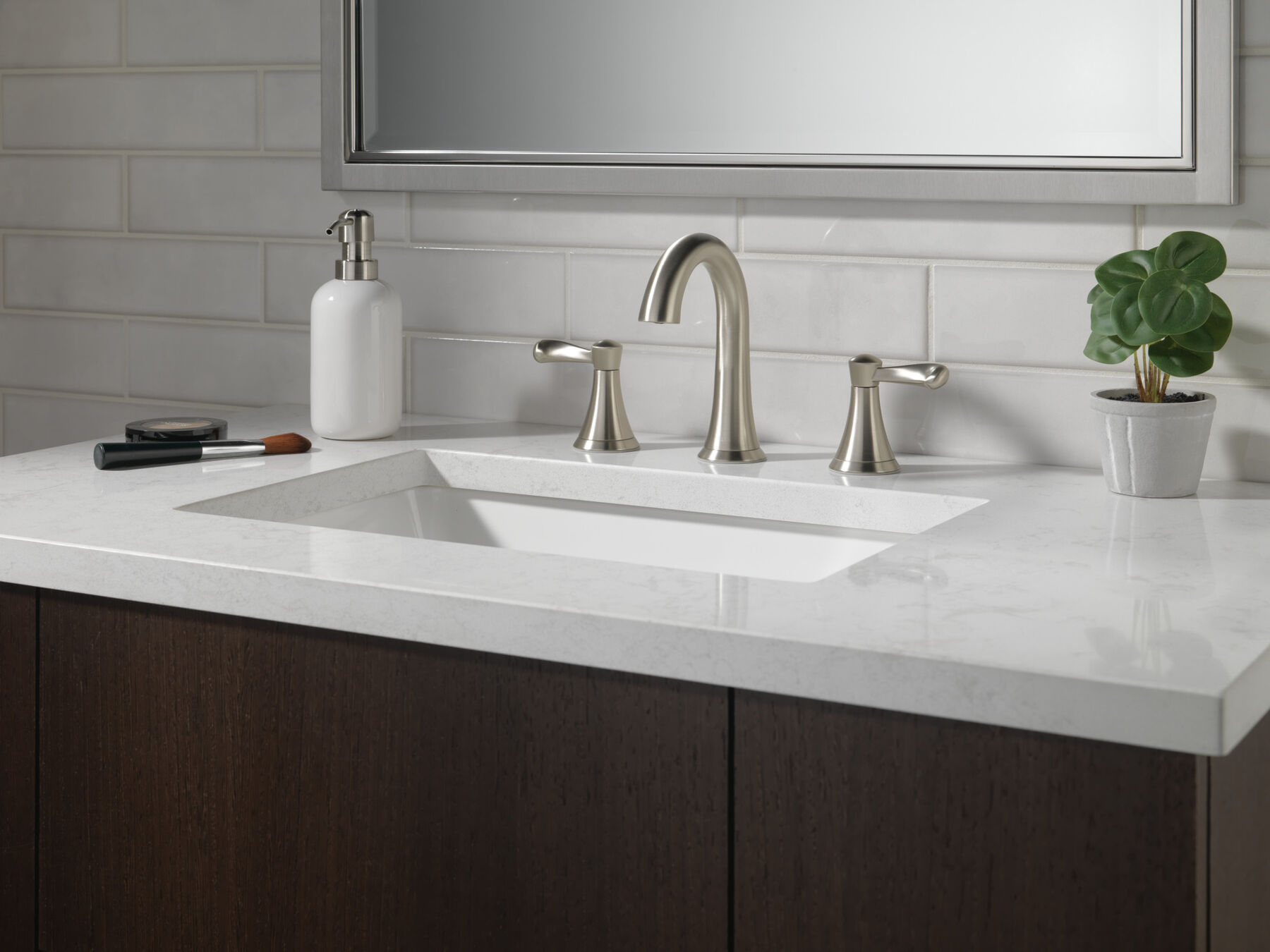 Two Handle Widespread Bathroom Faucet