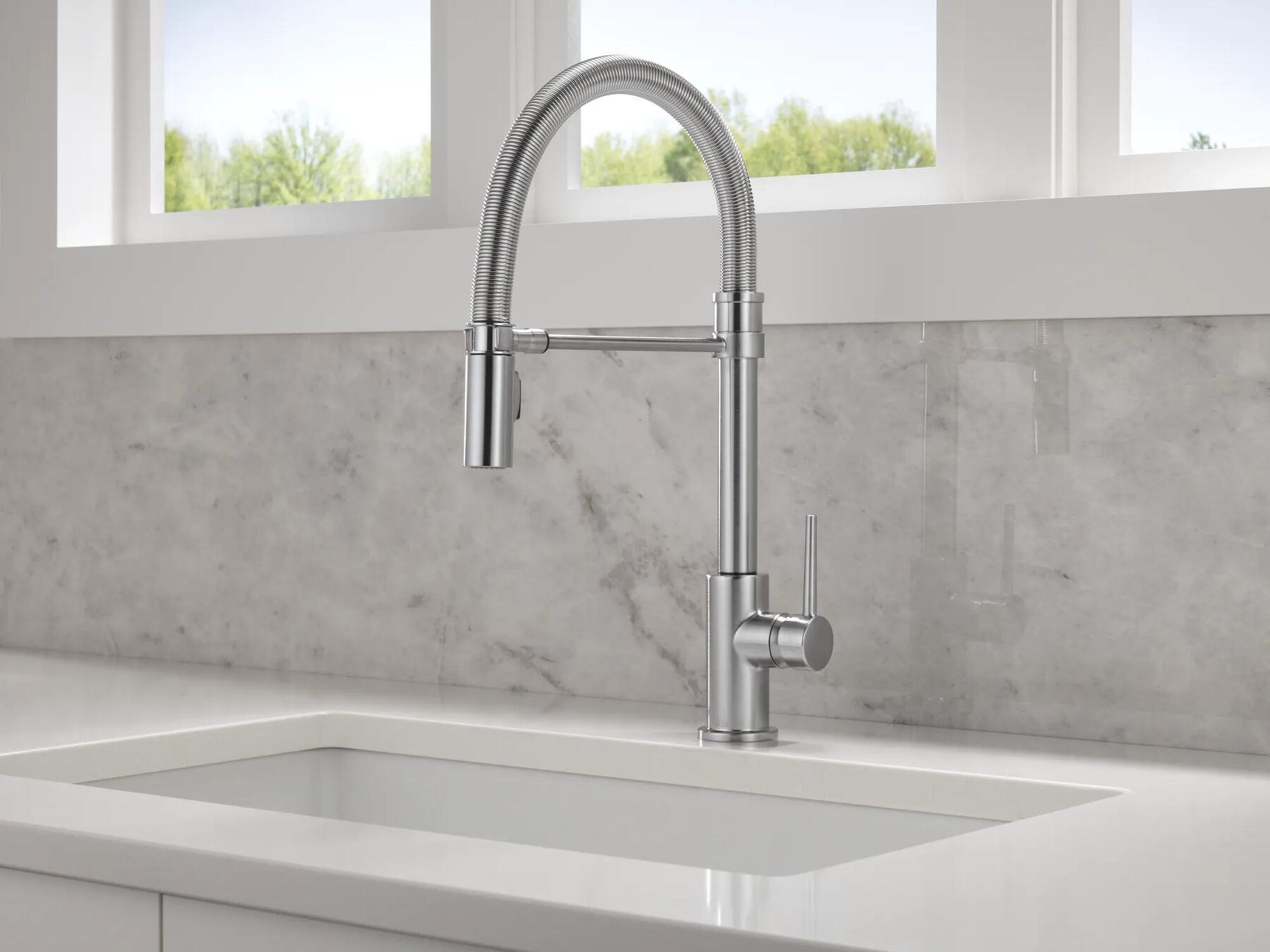 Single-Handle Pull-Down Spring Kitchen Faucet
