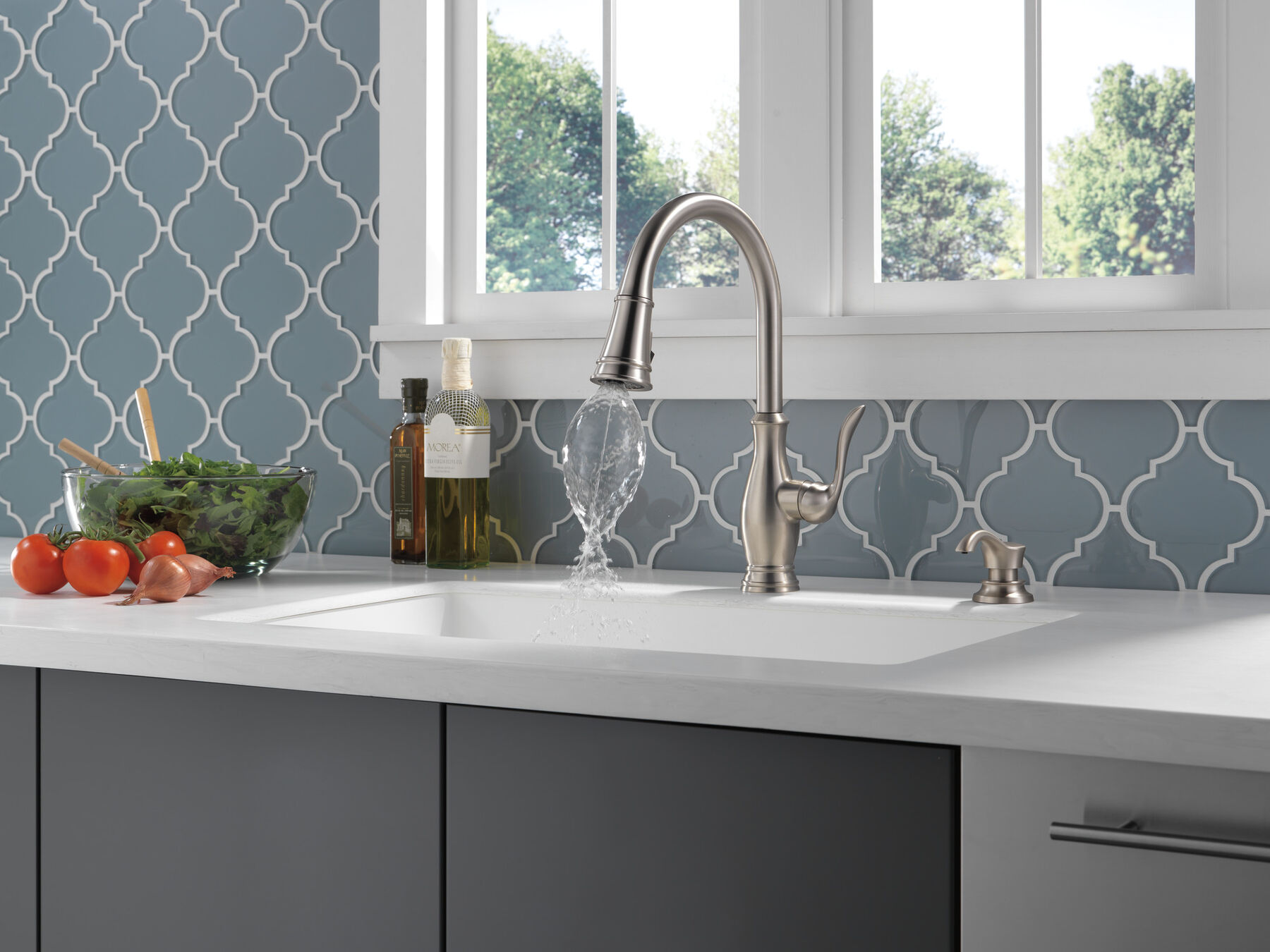 Single Handle Pull-Down Kitchen Faucet