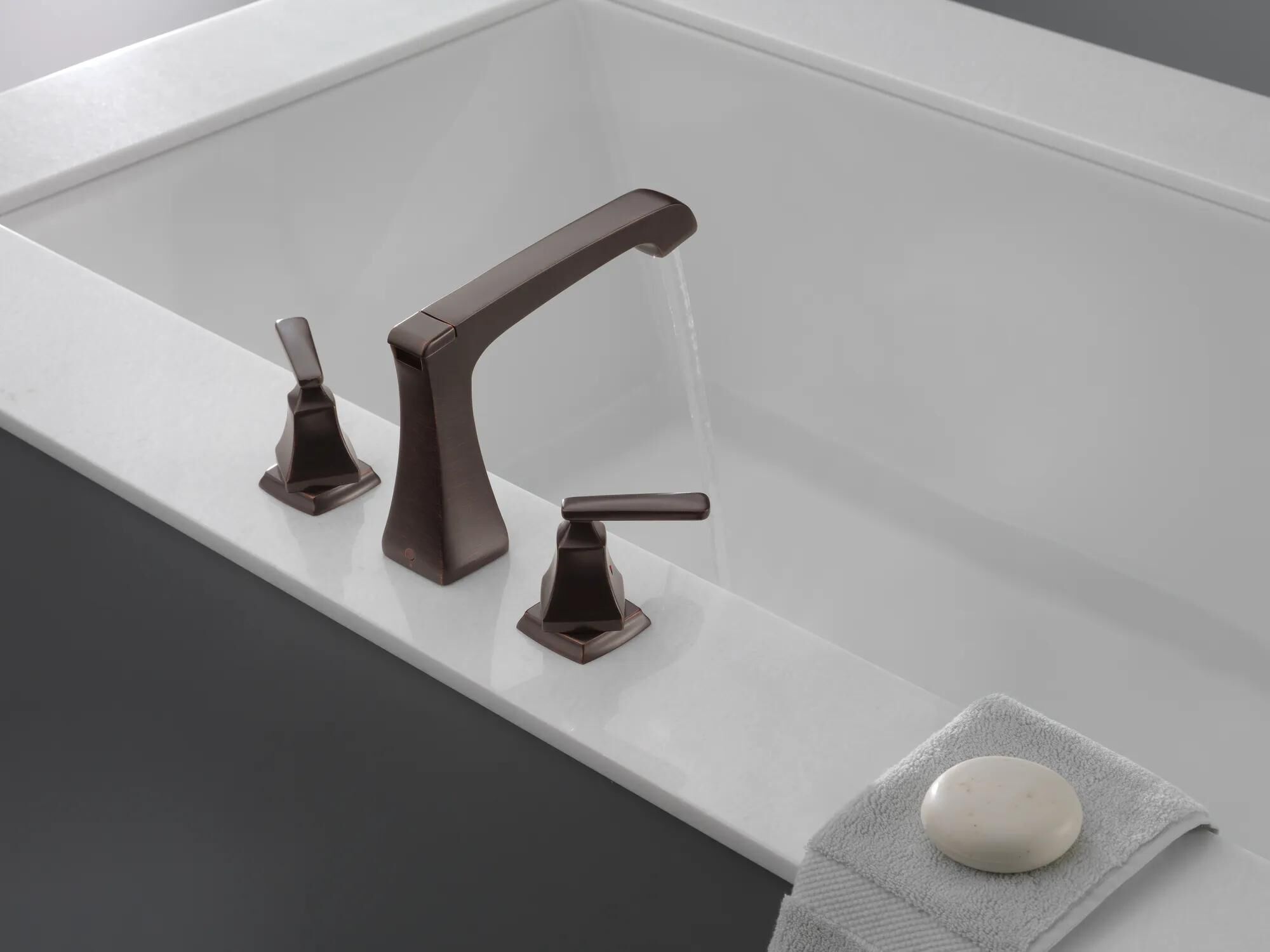 Roman Tub Trim in Venetian Bronze T2764-RB | Delta Faucet