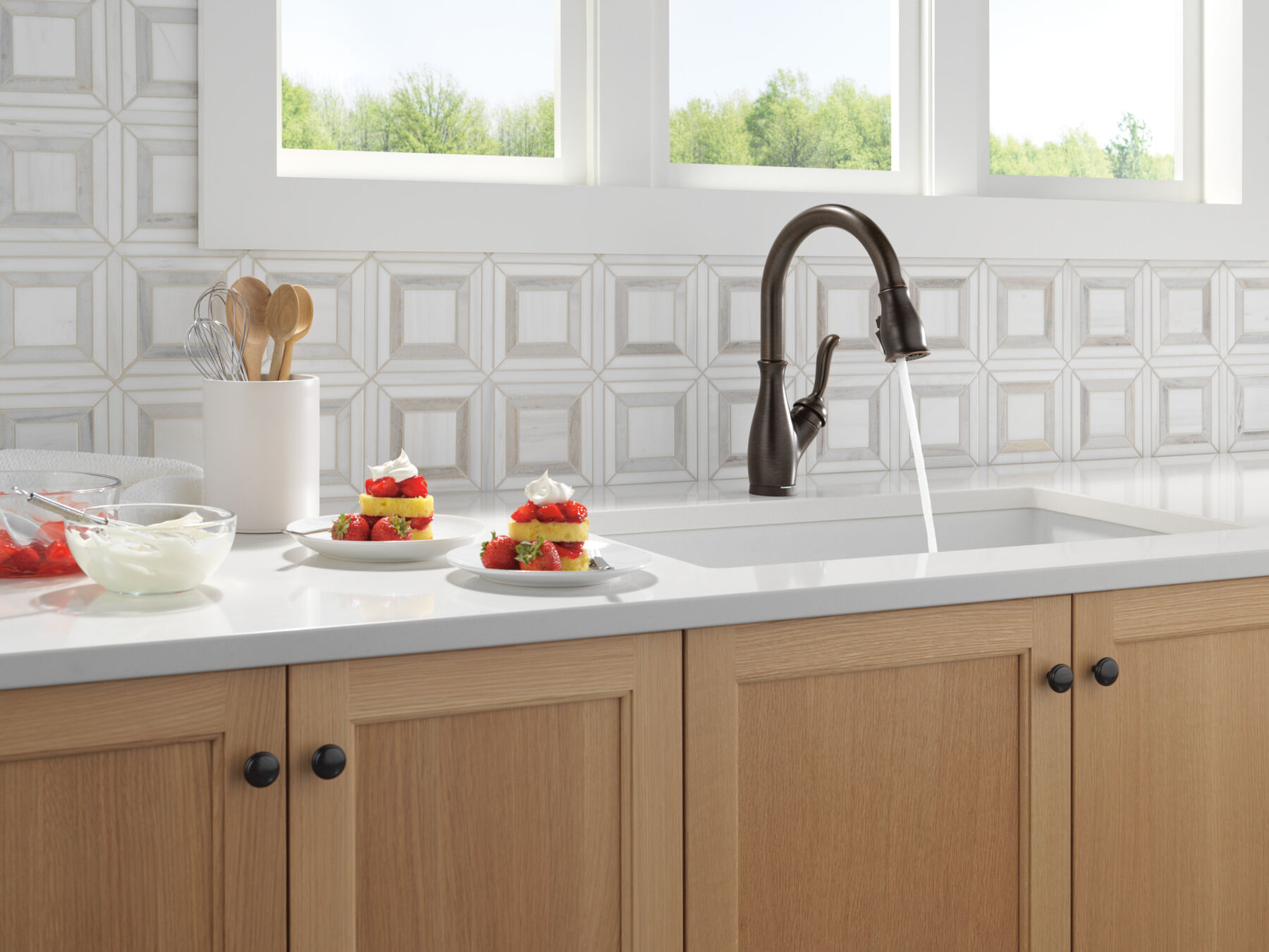 VoiceIQ&reg; Kitchen Faucet with Touch<sub>2</sub>O&reg; Technology with Touchless Technology