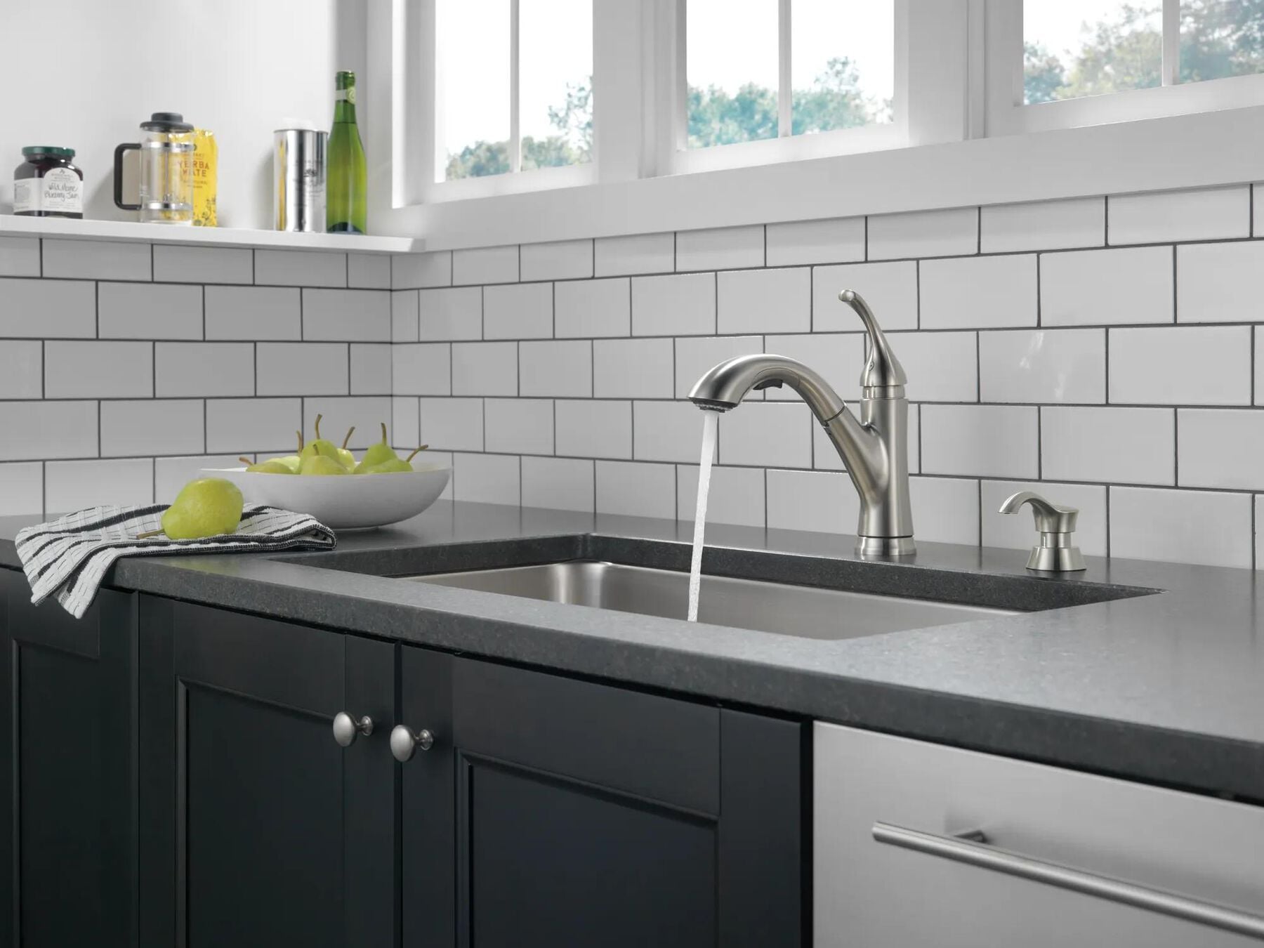 Single Handle Pull-Out Kitchen Faucet (Recertified)