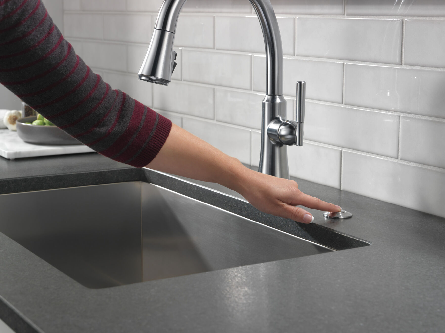 Single Handle Pull-Down Kitchen Faucet