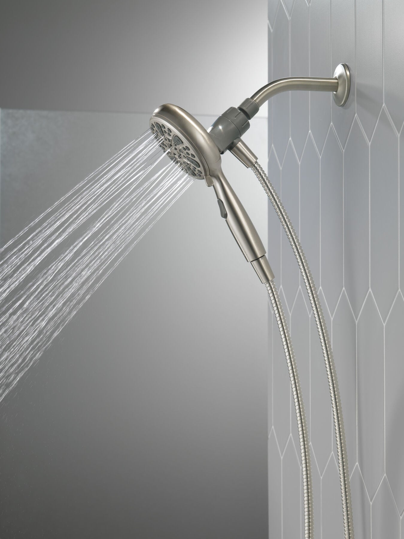 6-Setting SureDock&reg; Magnetic Hand Shower
