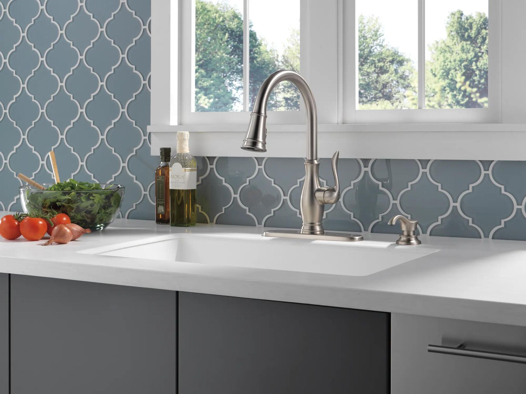 Single Handle Pull-Down Kitchen Faucet