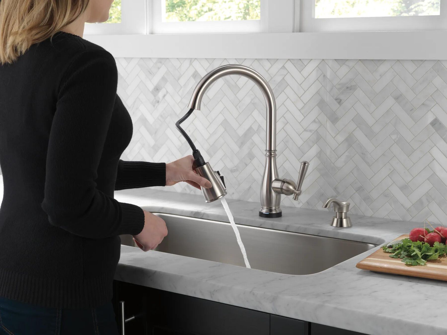Single Handle Pull-Down Kitchen Faucet with Touch<sub>2</sub>O&reg; Technology and ShieldSpray&reg; Technologies (Recertified)