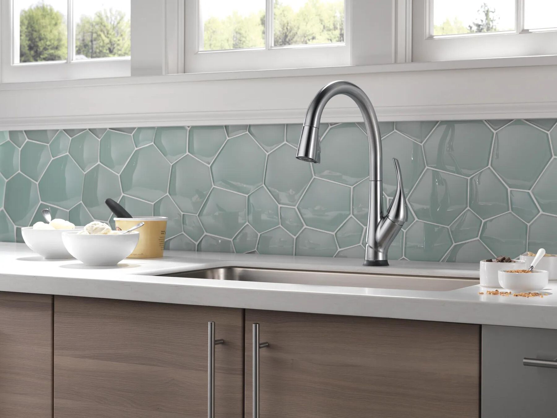 Single Handle Pull-Down Kitchen Faucet with Touch<sub>2</sub>O&reg; and ShieldSpray&reg; Technologies