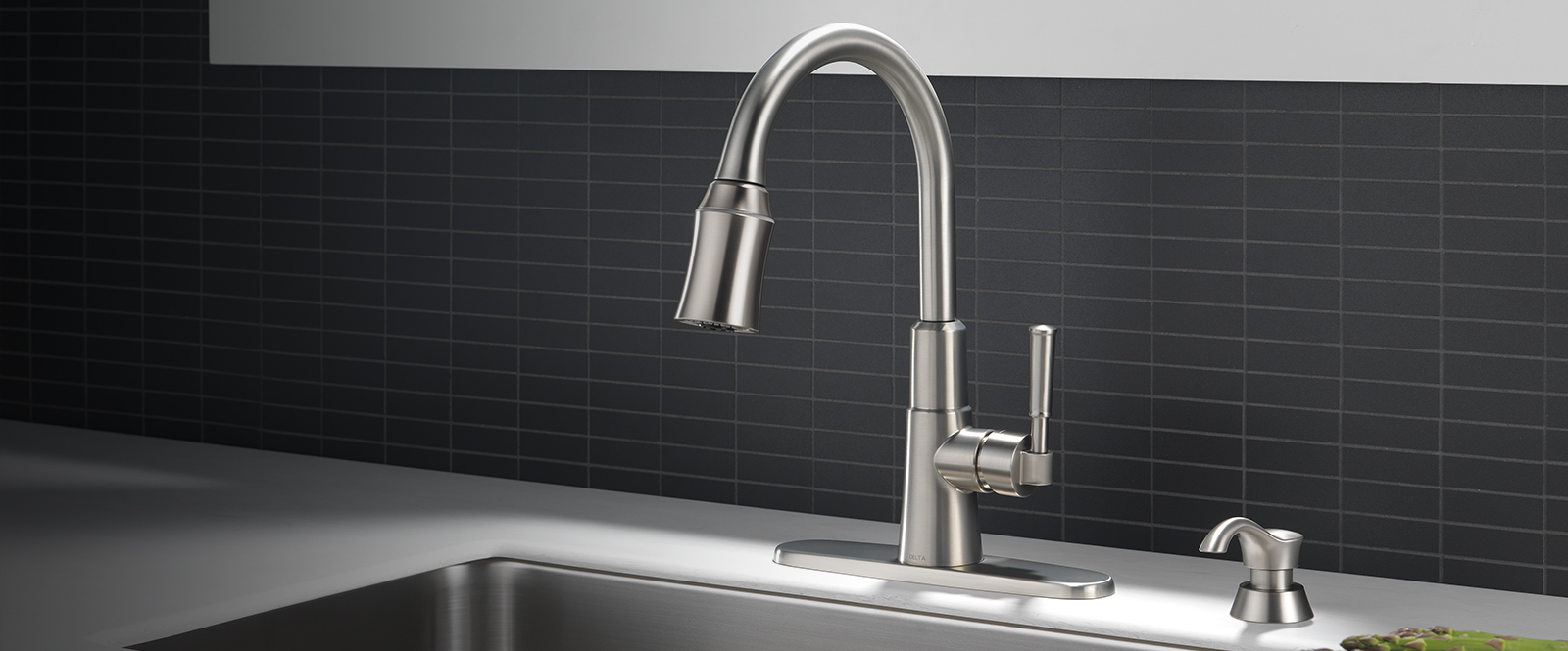 Valo™ Kitchen Collection Delta Faucet