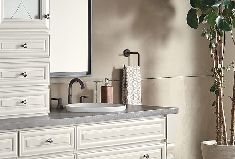 https://www.deltafaucet.com/sites/delta/files/2022-06/DeltaBathroomFinishes_02.jpg