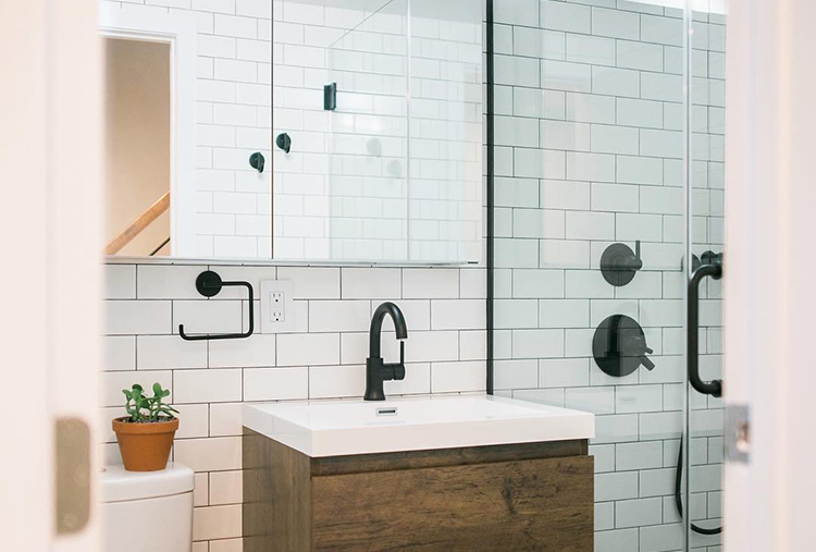 Small Bathroom Ideas 9 Small Bathroom Design Tips Delta Faucet